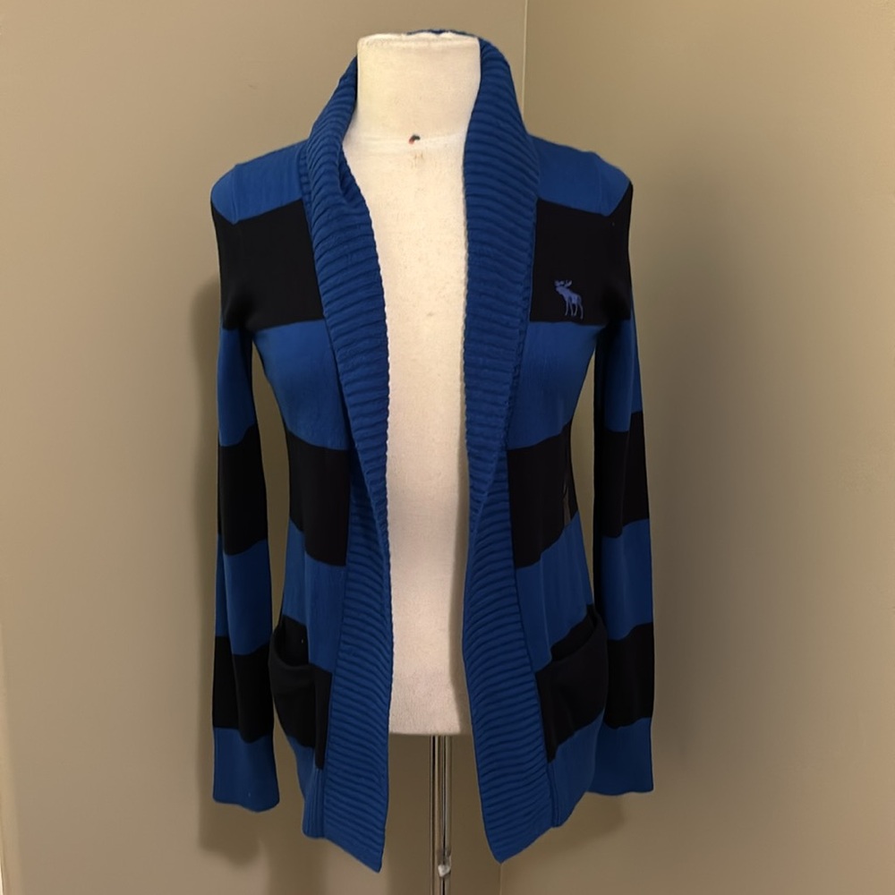NWT Abercrombie and Fitch Open black and Blue Cardigan Size Small